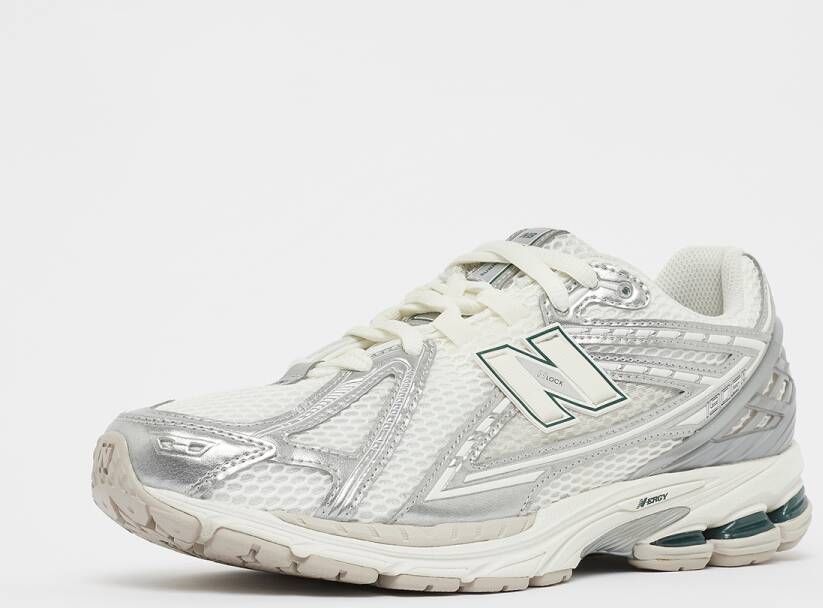 New Balance 1906 in Zilver