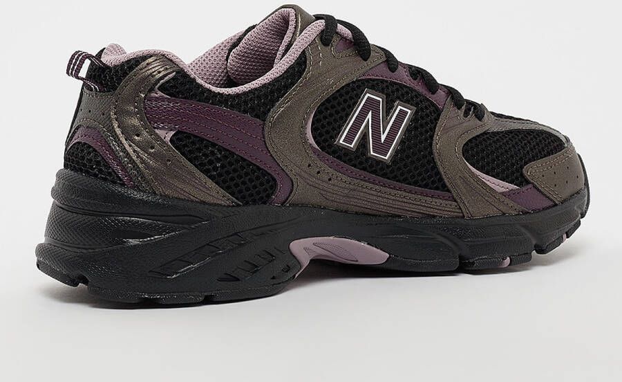 New Balance 530 in zwart formaten: 42