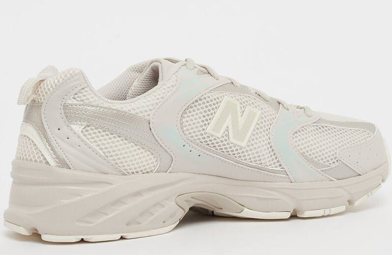 New Balance 530 in beige formaten: 42