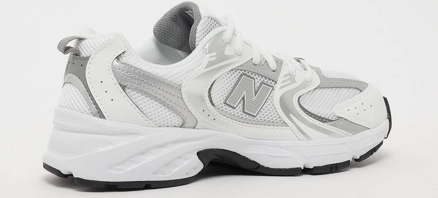 New Balance 530 in wit formaten: 40