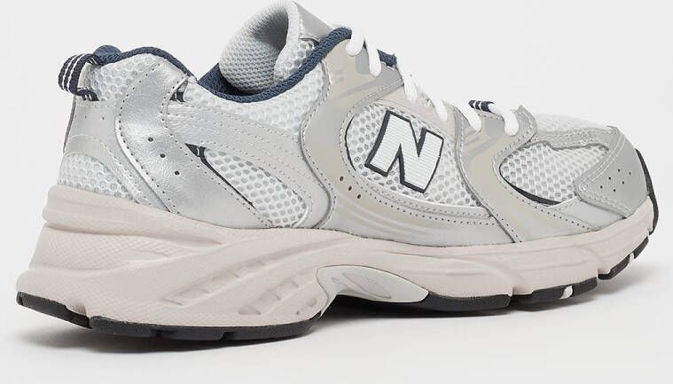 New Balance 530 in wit formaten: 36