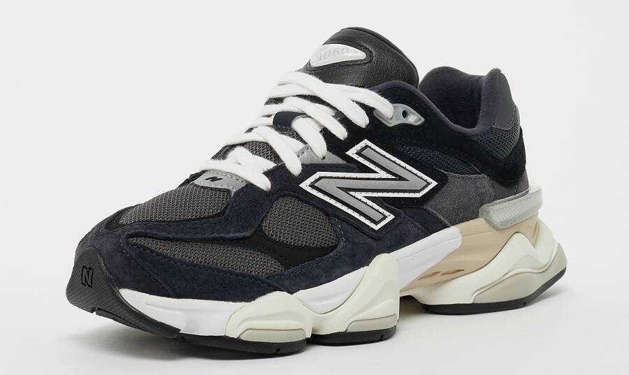 New Balance 9060 in Zwart