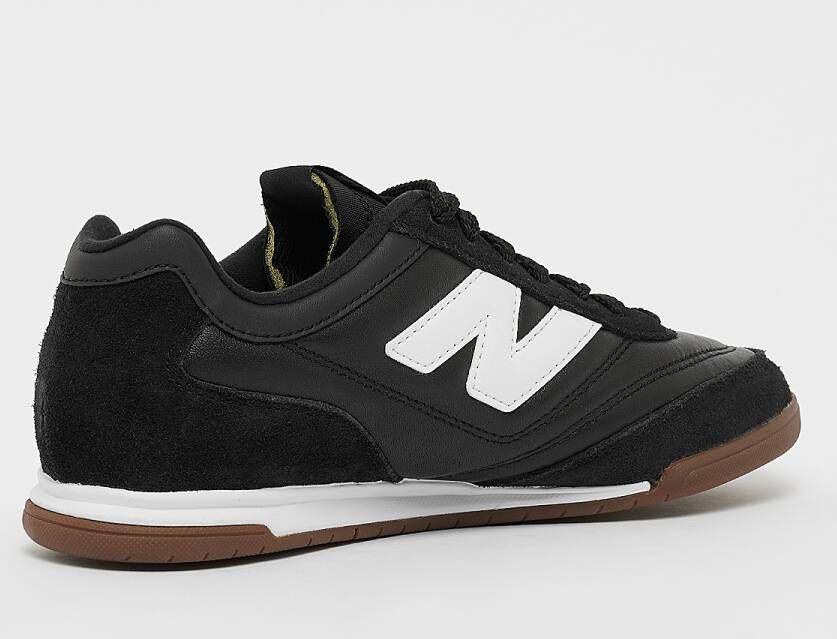 New Balance RC42 in Zwart