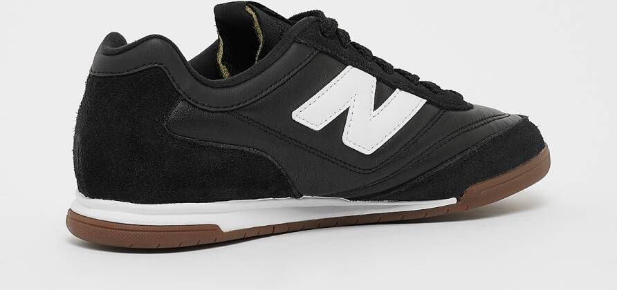 New Balance RC42 in Zwart