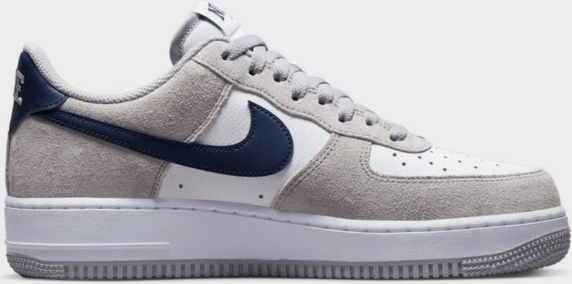 Nike Air Force 1 '07 in grijs formaten: 46