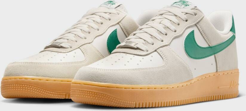 Nike Air Force 1 ´07 LV8 in Beige