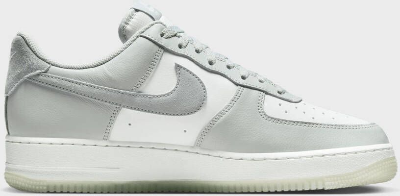 Nike Air Force 1 '07 LV8 in wit formaten: 41