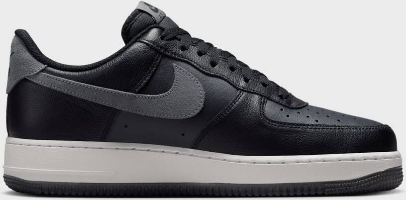 Nike Air Force 1 '07 LV8 Air Force 1 in zwart formaten: 41