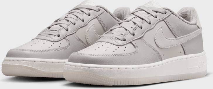 Nike Air Force 1 LV8 2 (GS) in Beige