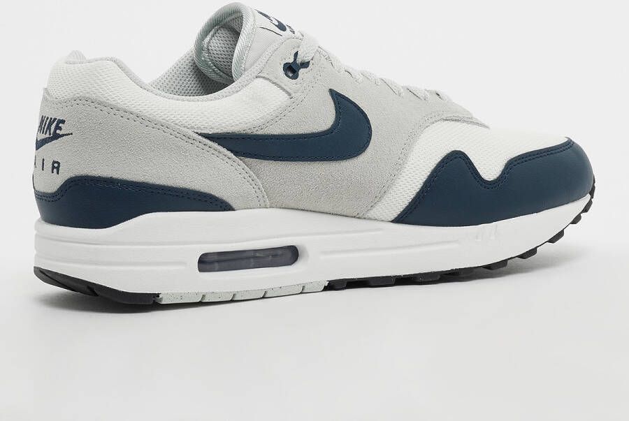 Nike Air Max 1 Essential in wit formaten: 42