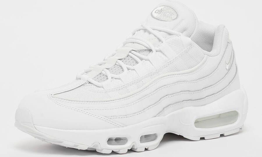 Nike Air Max 95 Essential in wit formaten: 44.5