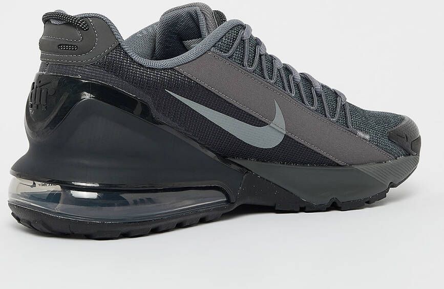 Nike Air Max Pulse Roam in grijs formaten: 45