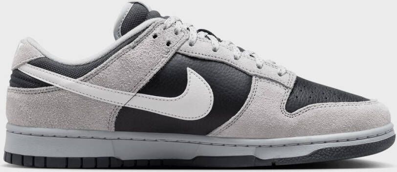 Nike Dunk Low in grijs formaten: 46