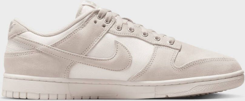 Nike Dunk Low in beige formaten: 44.5