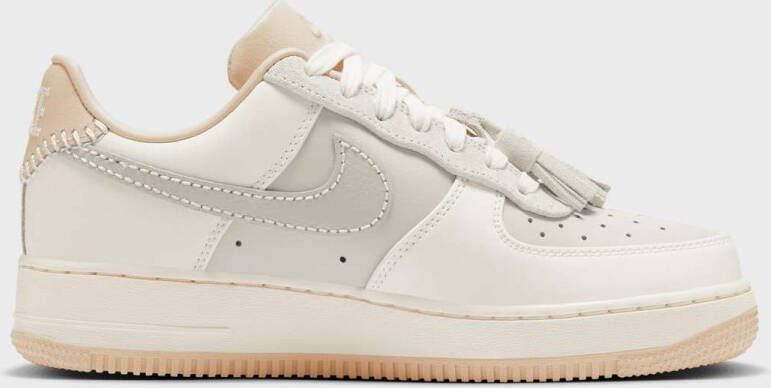 Nike WMNS Air Force 1 07 Air Force 1 in beige formaten: 37.5