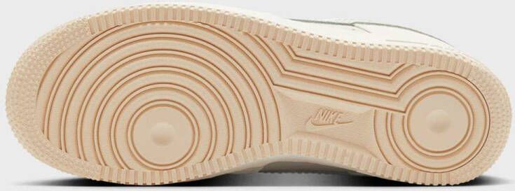 Nike WMNS Air Force 1 07 Air Force 1 in beige formaten: 37.5