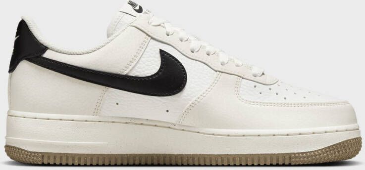 Nike WMNS Air Force 1 '07 in wit formaten: 36.5