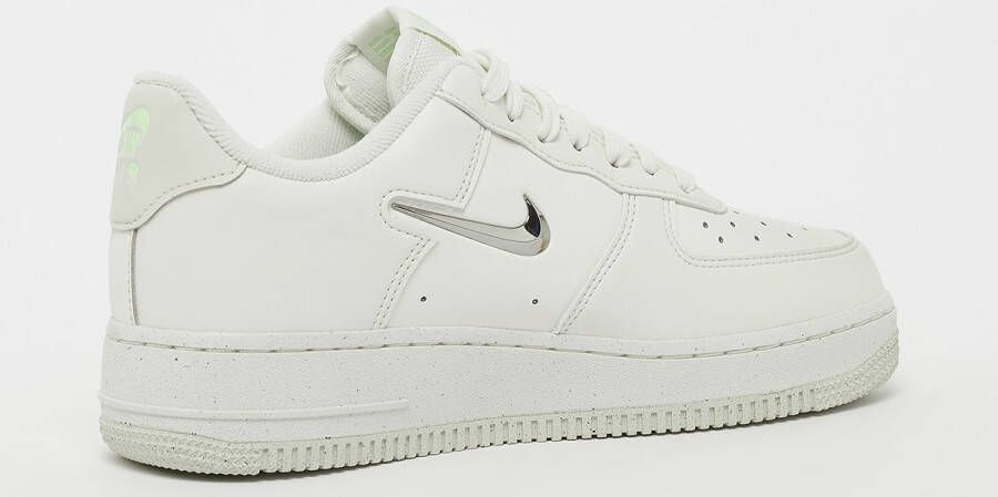 Nike WMNS Air Force 1 '07 Next Nature SE Air Force 1 in beige formaten: 37.5