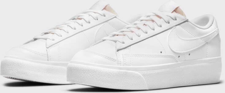 Nike Wmns Blazer Low Platform Basketball Schoenen white white black maat: 37.5 beschikbare maaten:37.5