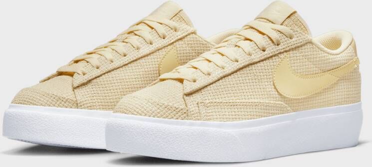 Nike Wmns Blazer Low Platform Ess Basketball Schoenen lemon drop lemon drop coconut milk maat: 37.5 beschikbare maaten:37.5 36.5