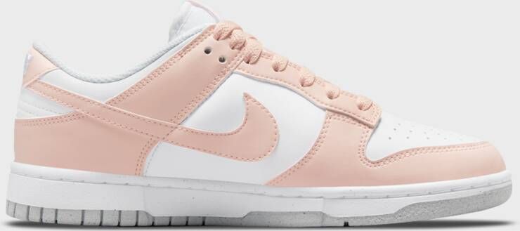 Nike WMNS Dunk Low Next Nature in Wit Roze