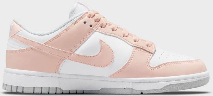 Nike WMNS Dunk Low Next Nature Dunk in lichtroze formaten: 38