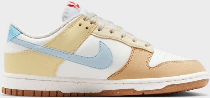 Nike WMNS Dunk Low Next Nature in beige formaten: 38