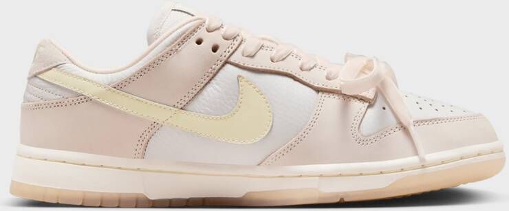 Nike WMNS Dunk Low Premium in Roze