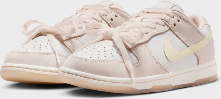 Nike WMNS Dunk Low Premium in Roze