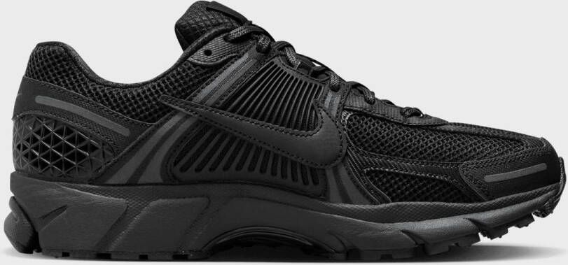 Nike Zoom Vomero 5 Lifestyle in zwart formaten: 45