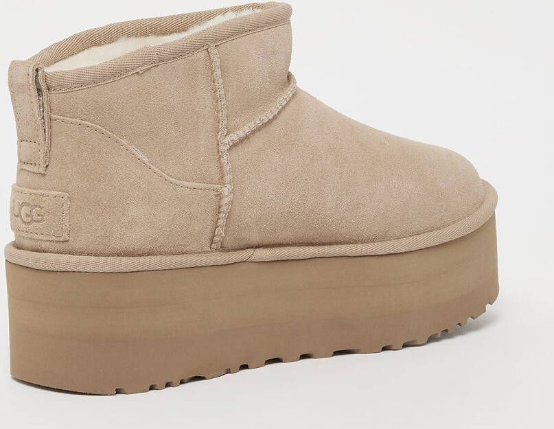 Ugg Classic Ultra Mini Platform Boots in beige formaten: 41