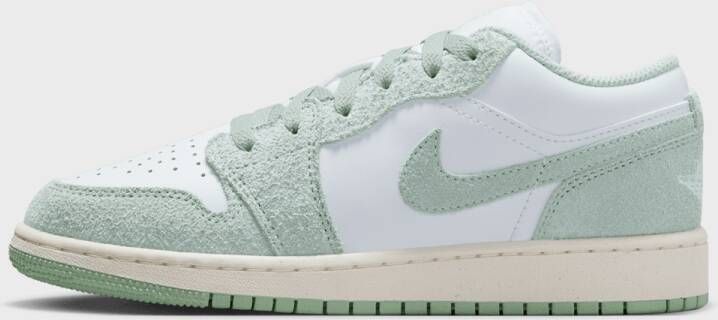 Jordan Air 1 Low SE (GS) in Groen