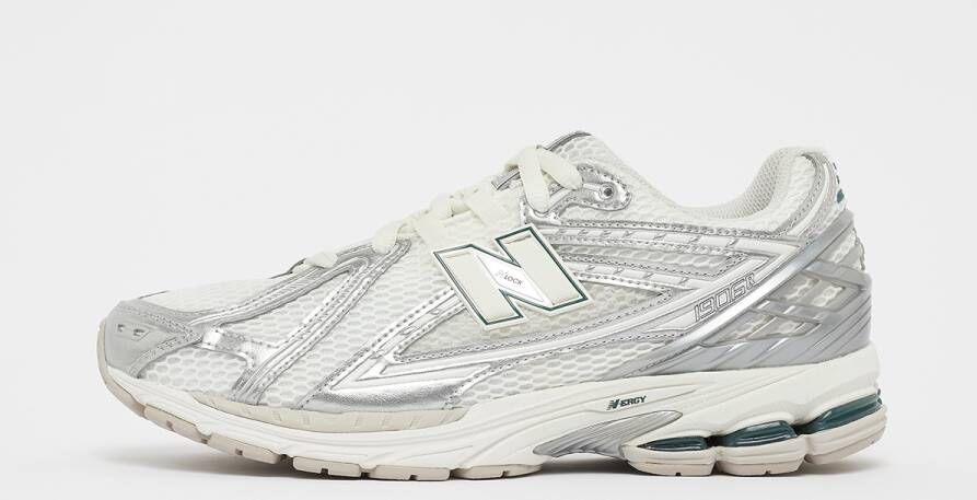 New Balance 1906 in Zilver