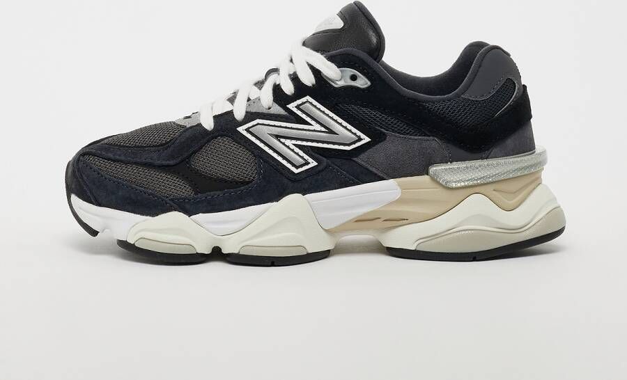 New Balance 9060 in Zwart