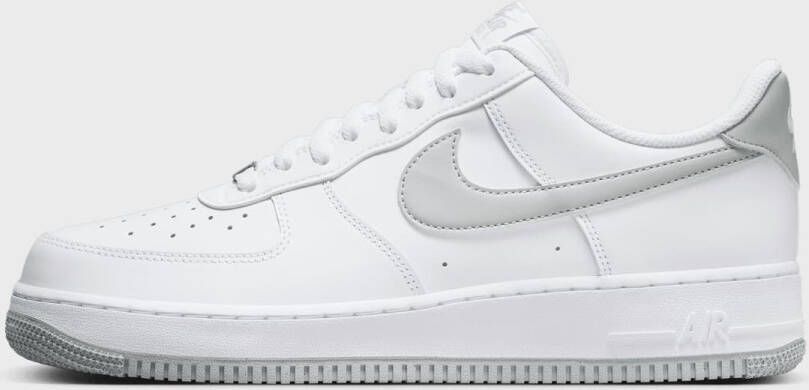 Nike Air Force 1 '07 in wit formaten: 46