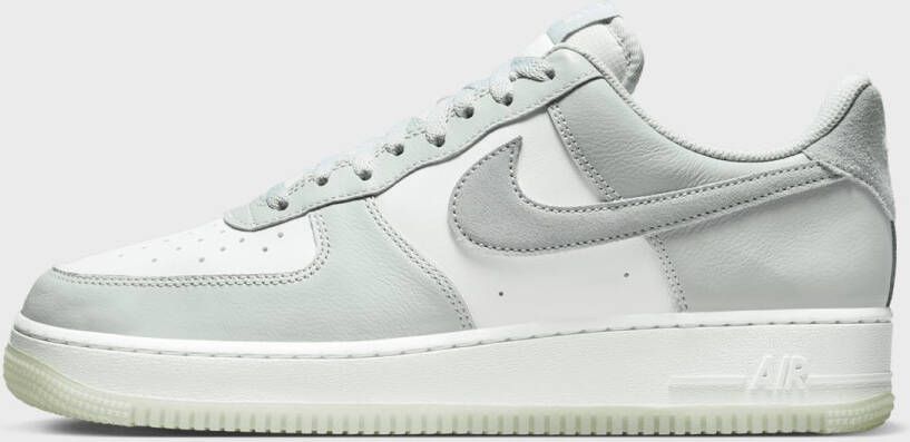 Nike Air Force 1 '07 LV8 in wit formaten: 41