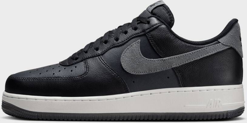 Nike Air Force 1 '07 LV8 in Zwart