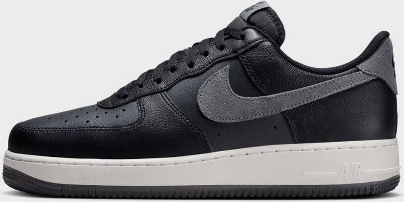 Nike Air Force 1 '07 LV8 Air Force 1 in zwart formaten: 41