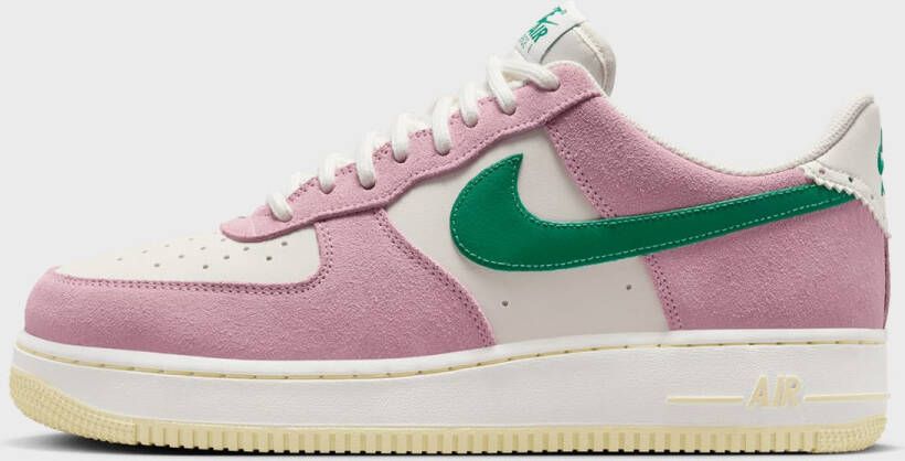 Nike Air Force 1 '07 LV8 ND in lichtroze formaten: 44.5