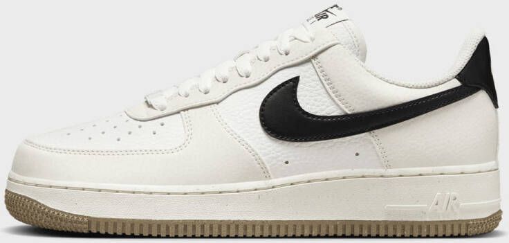 Nike WMNS Air Force 1 '07 in wit formaten: 36.5