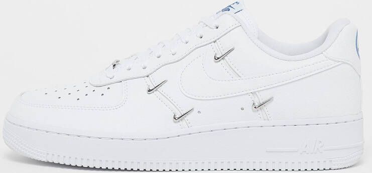 Nike WMNS Air Force 1 '07 LX in wit formaten: 36.5