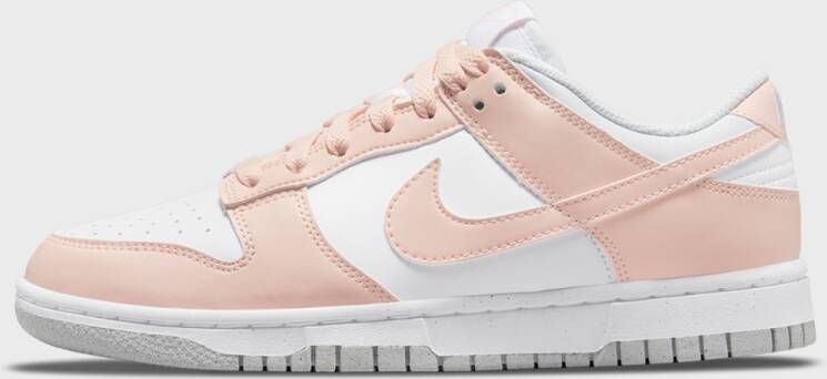 Nike WMNS Dunk Low Next Nature in Wit Roze