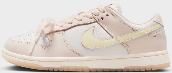 Nike WMNS Dunk Low Premium in Roze