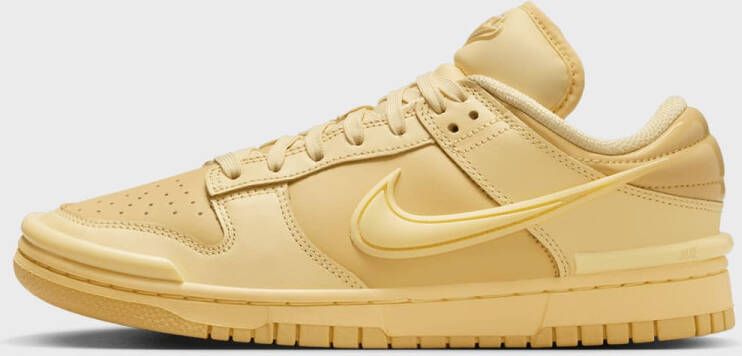 Nike Wmns Dunk Low Twist Sneakers Dames saturn gold softy yellow saturn gold maat: 38.5 beschikbare maaten:36.5 37.5 38.5 39 40.5 41