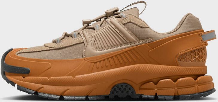 Nike Zoom Vomero flax khaki anthracite university gold Lifestyle in bruin formaten: 38.5