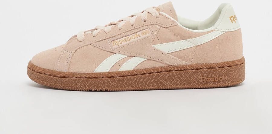 Reebok Club C Grounds Uk in beige formaten: 37