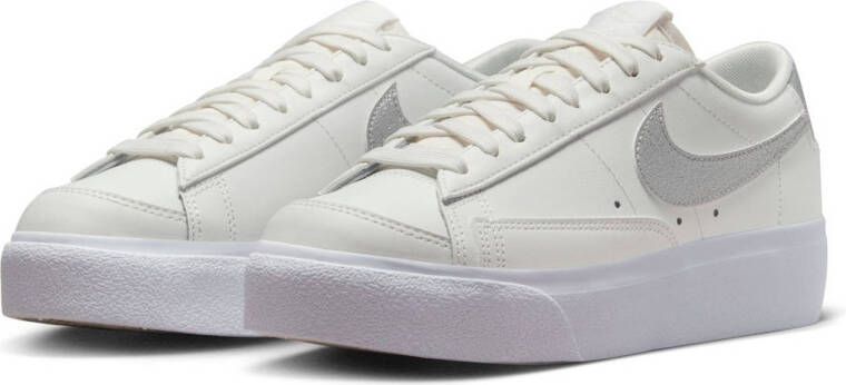 Nike Blazer Low Plateau sneakers wit grijs