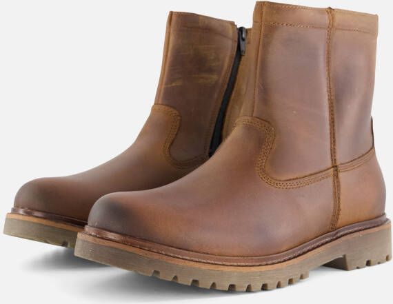 Outfielder deals boots cognac